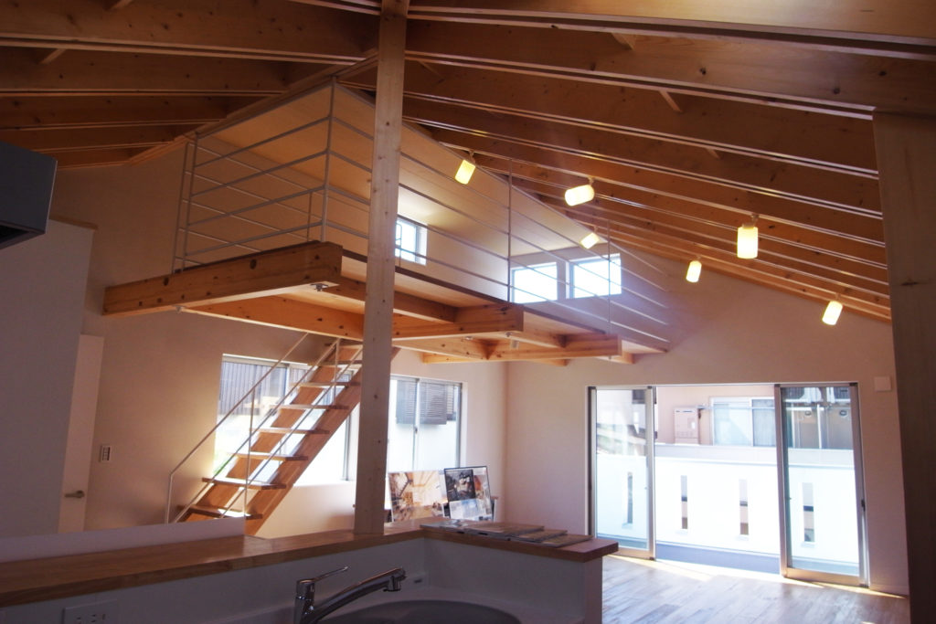 ひょっこりはんっ 屋根裏収納 建築設計ブログ 自然素材の新築 注文住宅 Tau設計工房